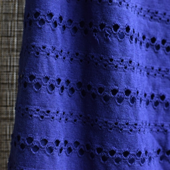 🎀 royal blue Ann Taylor eyelet shirt, free add-on - Picture 4 of 8